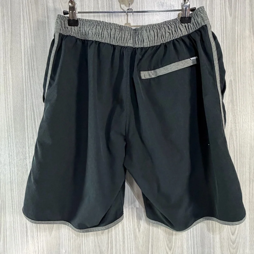 Vuori Banks Shorts Mens Small Black Grey Hybrid‎ Board Swim Shorts Resort Wear